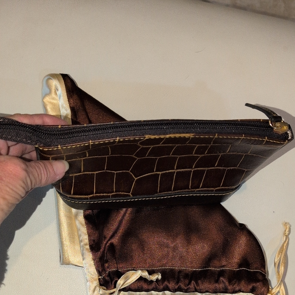 Dooney & Bourke Croc-Embossed Brown Toiletry Bag With A Dusty - Picture 6 of 8